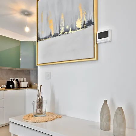 Mr15 - Modern 2 Bedroom In * St. Paul's Bay